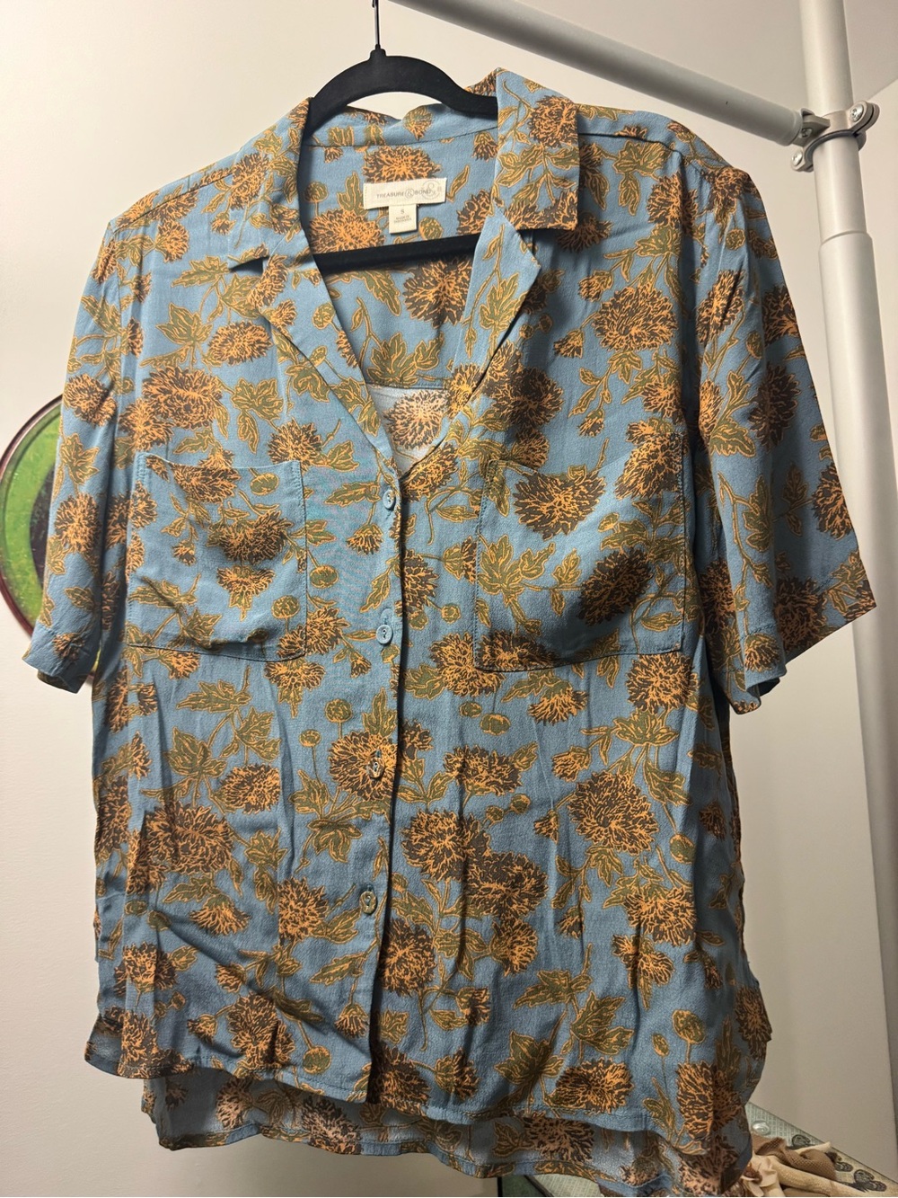 Treasure & Bond Blue Short-Sleeve Button Shirt with Brown Floral Print